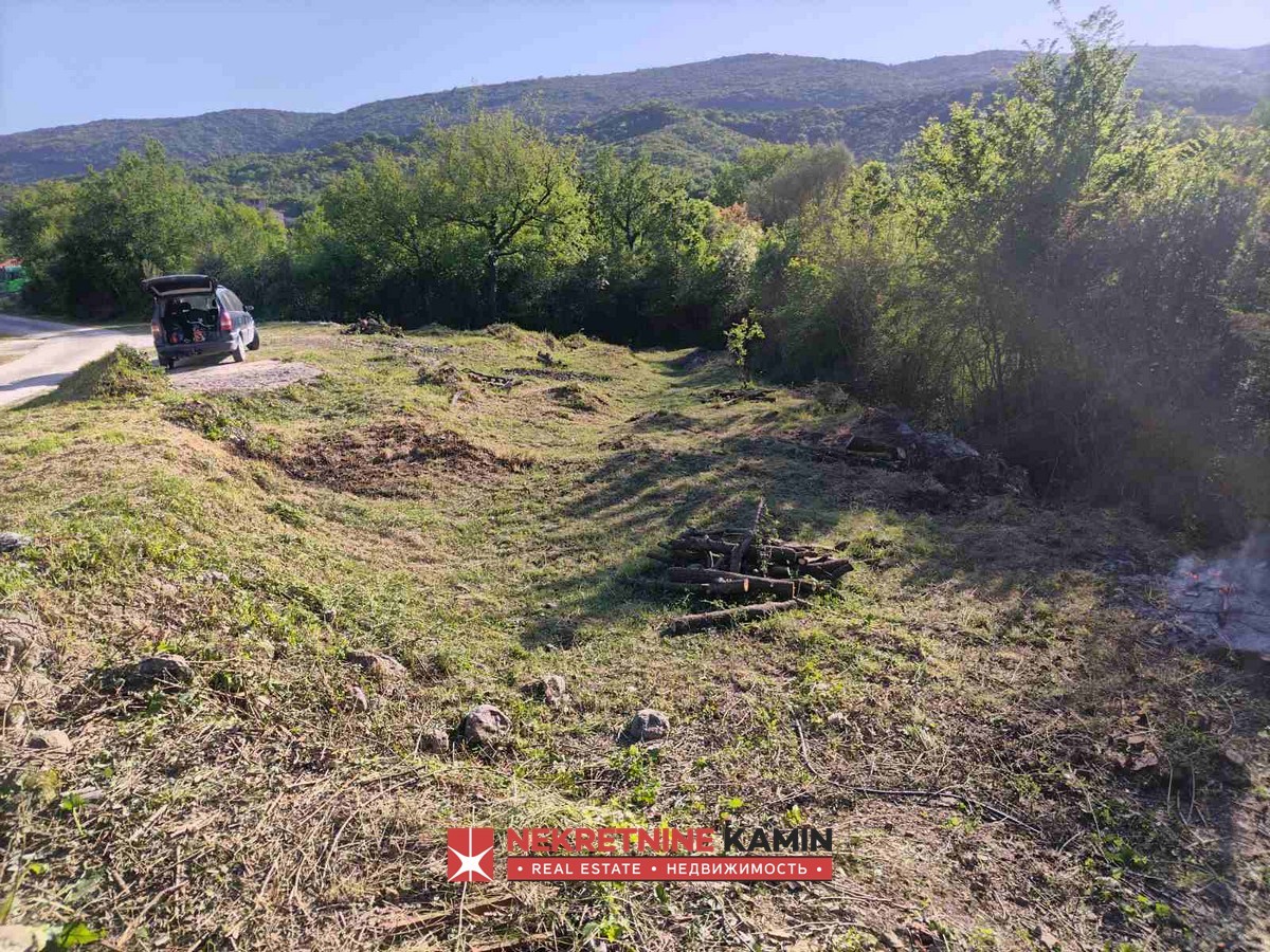 Urbanizovan plac u Radanovićima, 500m od magistrale, Kotor